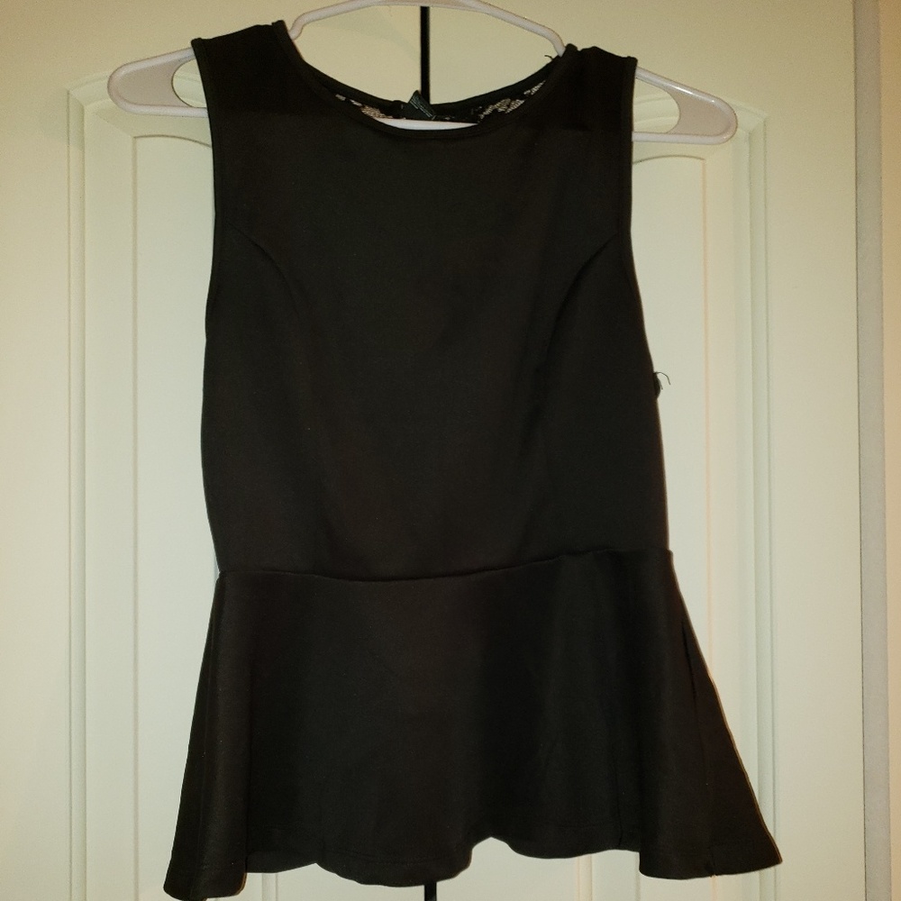 Lace sleeveless shirt